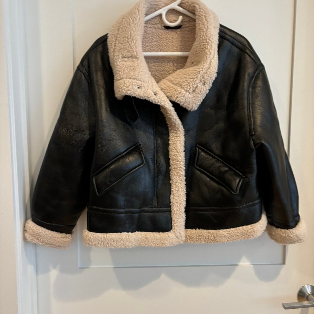 COMMENSE Women's Faux Leather Shearling Bomber Jacket - Size M - Picture 3 of 5